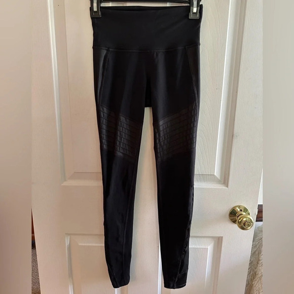 ATHLETA XXS Black Hi-Rise Leggings Mesh Detailed Ankles and Patterned Thigh - Picture 1 of 9